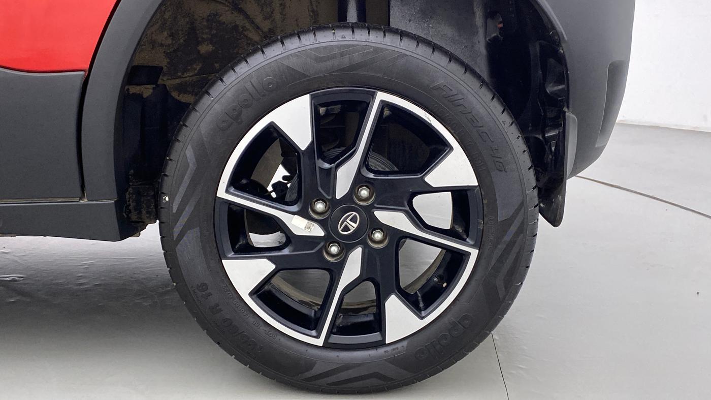 2022 Tata PUNCH CREATIVE AMT 1.2 RTN DUAL TONE, Petrol, Automatic, 3,750 km, Left Rear Wheel