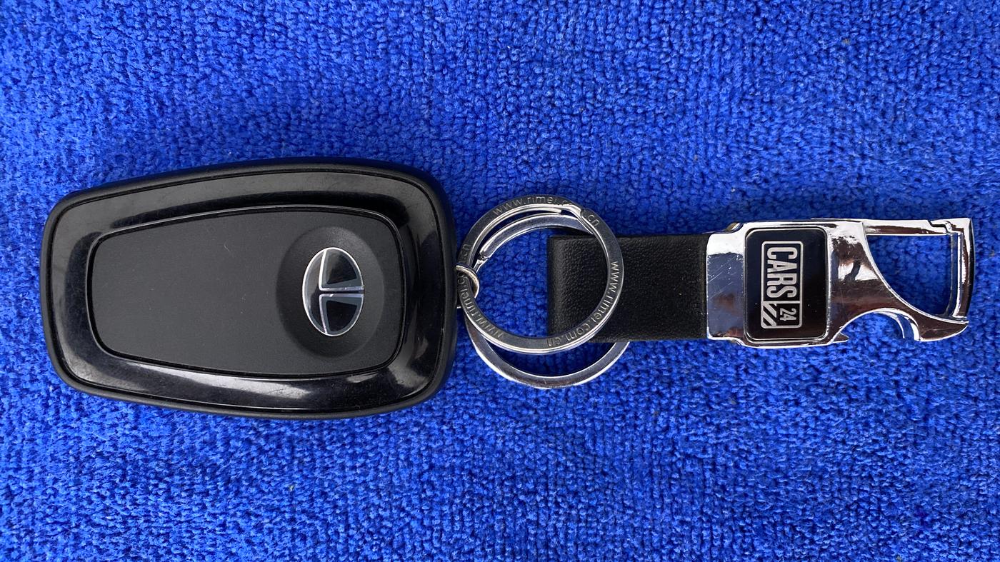 2022 Tata PUNCH CREATIVE AMT 1.2 RTN DUAL TONE, Petrol, Automatic, 3,750 km, Key Close Up