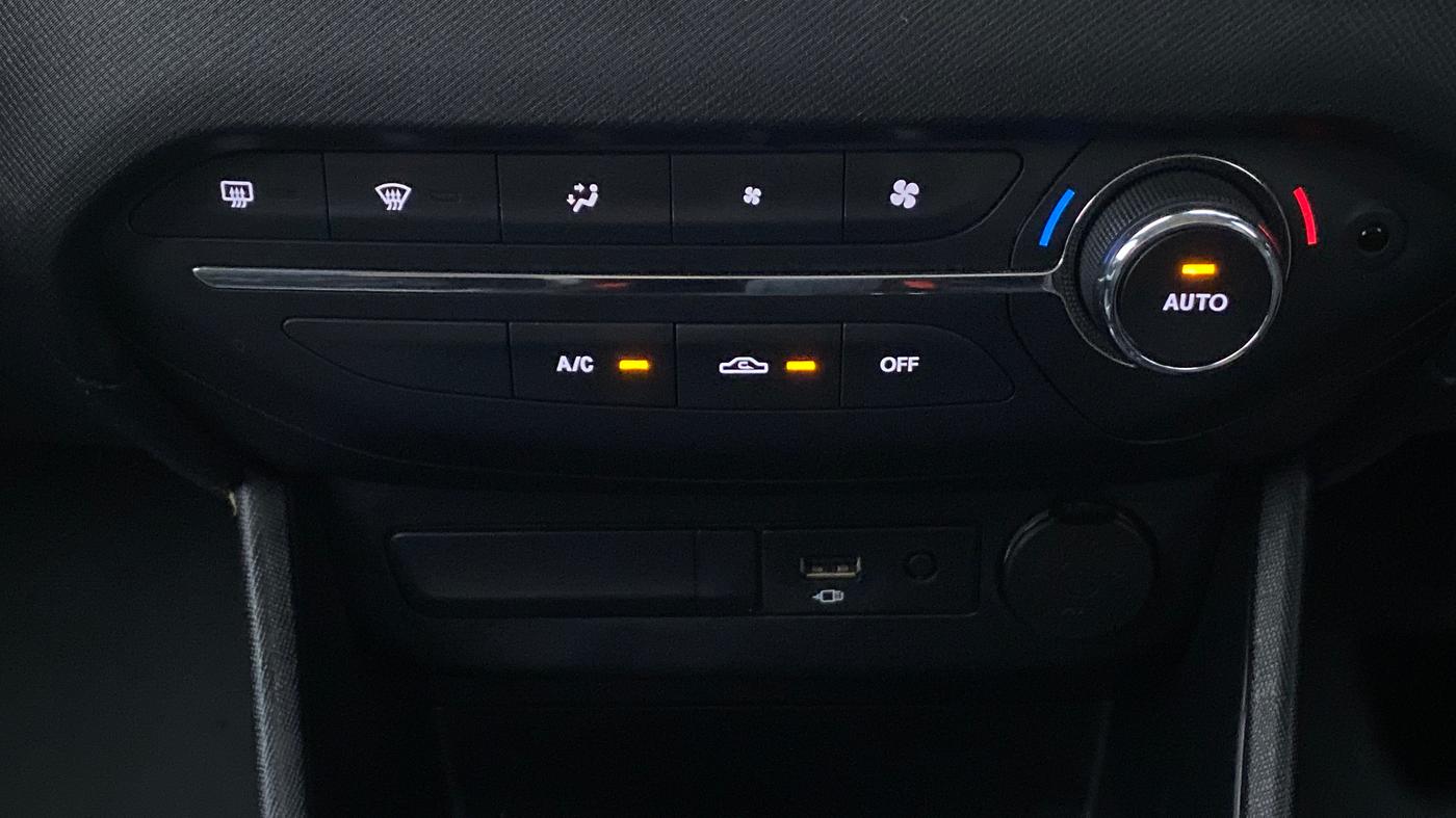 2022 Tata PUNCH CREATIVE AMT 1.2 RTN DUAL TONE, Petrol, Automatic, 3,750 km, Automatic Climate Control