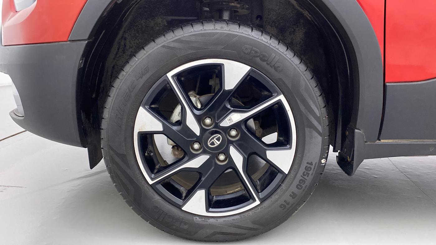 2022 Tata PUNCH CREATIVE AMT 1.2 RTN DUAL TONE, Petrol, Automatic, 3,750 km, Left Front Wheel