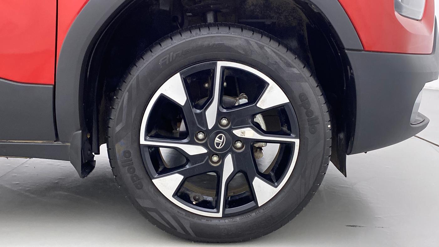 2022 Tata PUNCH CREATIVE AMT 1.2 RTN DUAL TONE, Petrol, Automatic, 3,750 km, Right Front Wheel