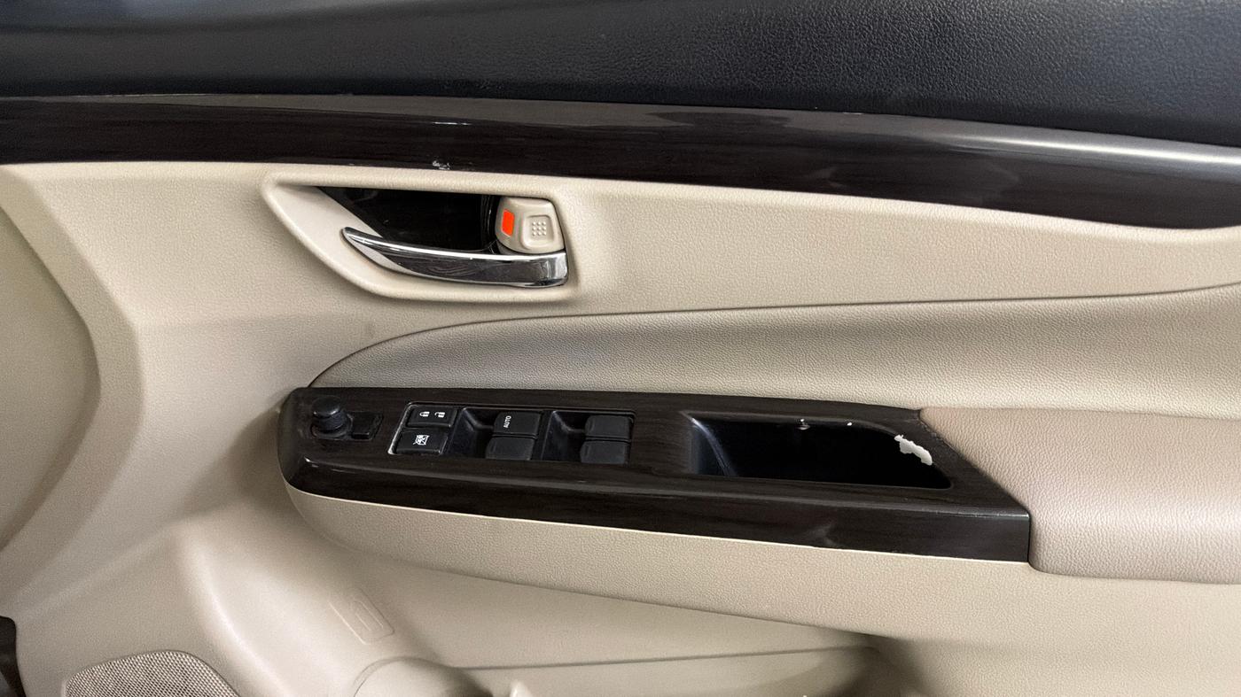 2017 Maruti Ciaz ZETA 1.4  MT PETROL, Petrol, Manual, 90,694 km, Driver Side Door Panels Control