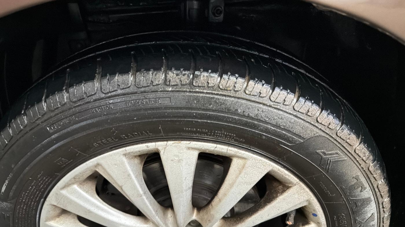 2017 Maruti Ciaz ZETA 1.4  MT PETROL, Petrol, Manual, 90,694 km, Left Front Tyre Tread