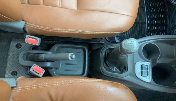 2016 Datsun Redi Go T (O), Petrol, Manual, 69,397 km, Gear Lever