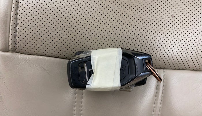 2017 Mahindra XUV500 W10, Diesel, Manual, 65,122 km, Key Close Up