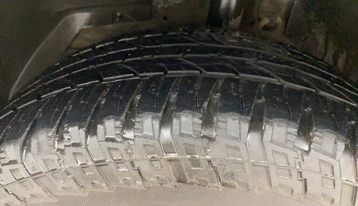 2017 Mahindra XUV500 W10, Diesel, Manual, 65,122 km, Left Front Tyre Tread