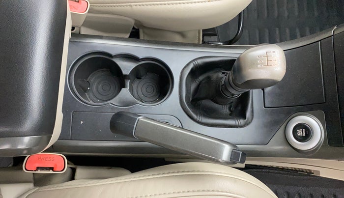 2017 Mahindra XUV500 W10, Diesel, Manual, 65,122 km, Gear Lever