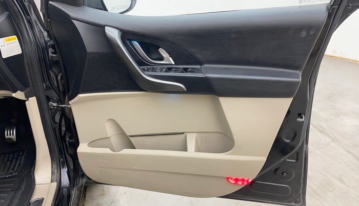 2017 Mahindra XUV500 W10, Diesel, Manual, 65,122 km, Driver Side Door Panels Control