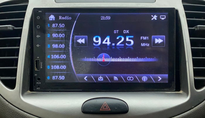 2013 Hyundai i10 MAGNA 1.2, CNG, Manual, 74,994 km, Infotainment System