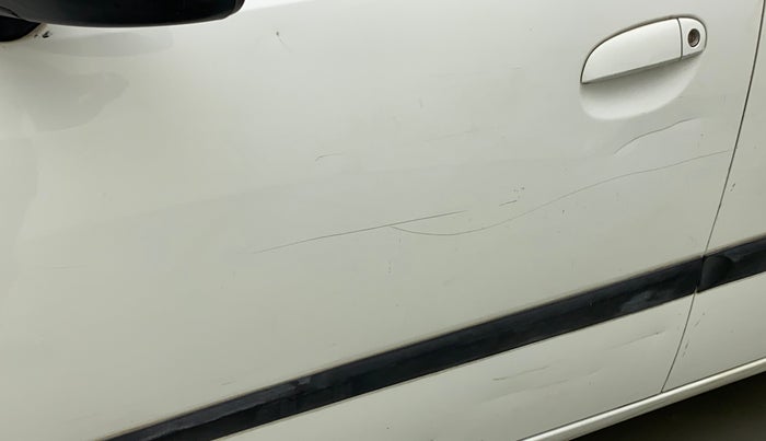 2013 Hyundai i10 MAGNA 1.2, CNG, Manual, 74,994 km, Front passenger door - Slightly dented