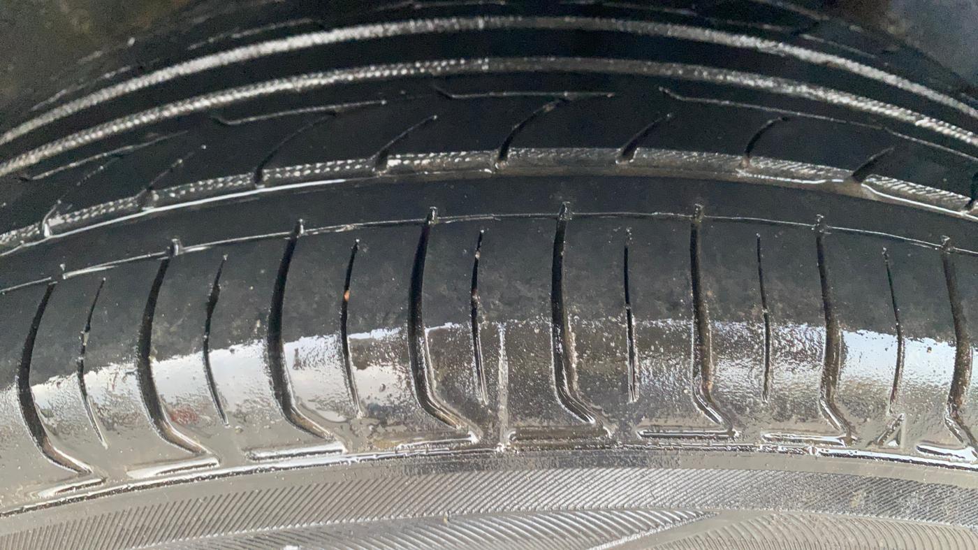 2018 Maruti Ciaz DELTA 1.5 SHVS MT PETROL, Petrol, Manual, 1,40,421 km, Left Rear Tyre Tread