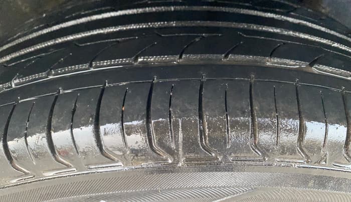 2018 Maruti Ciaz DELTA 1.5 SHVS MT PETROL, Petrol, Manual, 1,40,421 km, Left Rear Tyre Tread