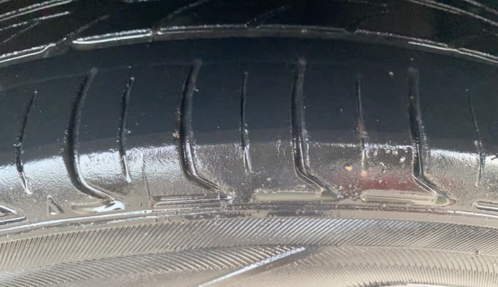 2018 Maruti Ciaz DELTA 1.5 SHVS MT PETROL, Petrol, Manual, 1,40,421 km, Right Front Tyre Tread