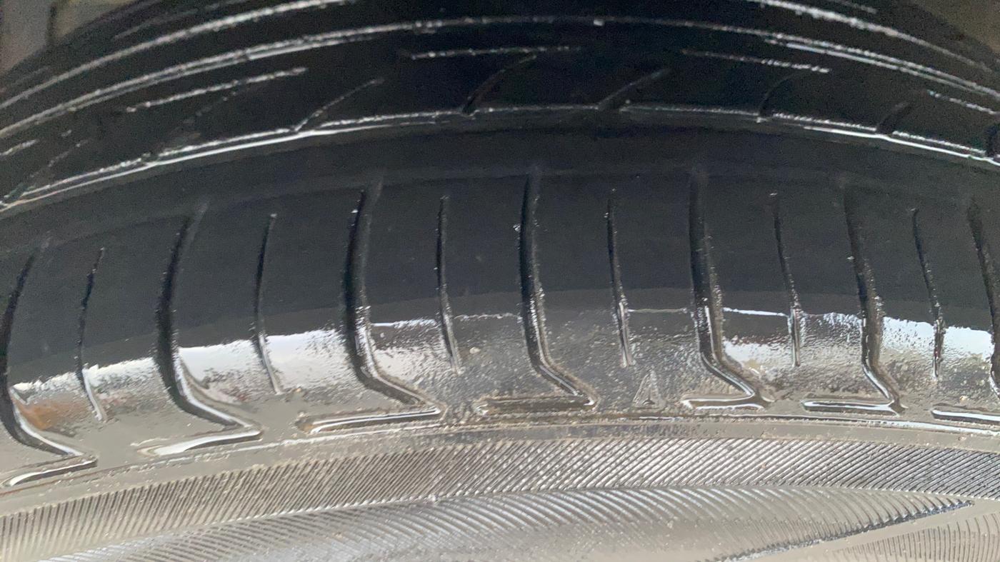 2018 Maruti Ciaz DELTA 1.5 SHVS MT PETROL, Petrol, Manual, 1,40,421 km, Left Front Tyre Tread