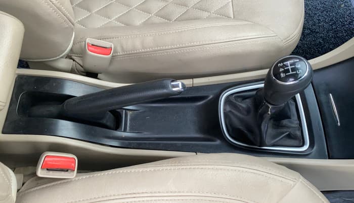 2018 Maruti Ciaz DELTA 1.5 SHVS MT PETROL, Petrol, Manual, 1,40,421 km, Gear Lever