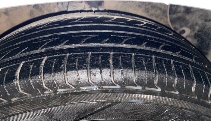 2015 Hyundai Grand i10 SPORTZ 1.2 KAPPA VTVT, Petrol, Manual, 82,293 km, Right Front Tyre Tread