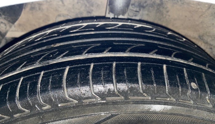 2015 Hyundai Grand i10 SPORTZ 1.2 KAPPA VTVT, Petrol, Manual, 82,293 km, Left Front Tyre Tread