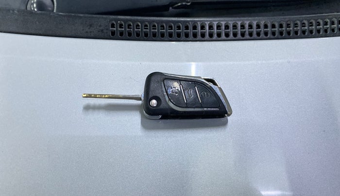 2015 Hyundai Grand i10 SPORTZ 1.2 KAPPA VTVT, Petrol, Manual, 82,293 km, Key Close Up