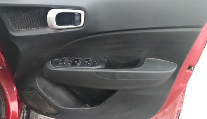 2022 Hyundai VENUE SX 1.5 CRDI, Diesel, Manual, 92,623 km, Driver Side Door Panels Control