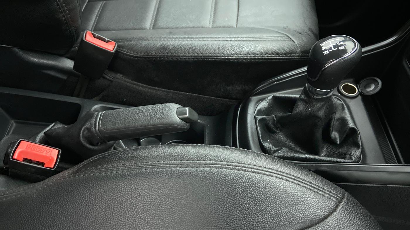 2019 Ford Ecosport 1.5 TREND TI VCT, Petrol, Manual, 6,276 km, Gear Lever