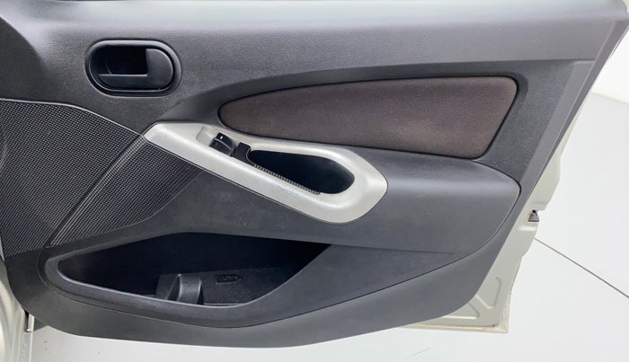 2010 Ford Figo 1.2 TITANIUM DURATEC, Petrol, Manual, 61,906 km, Driver Side Door Panels Control