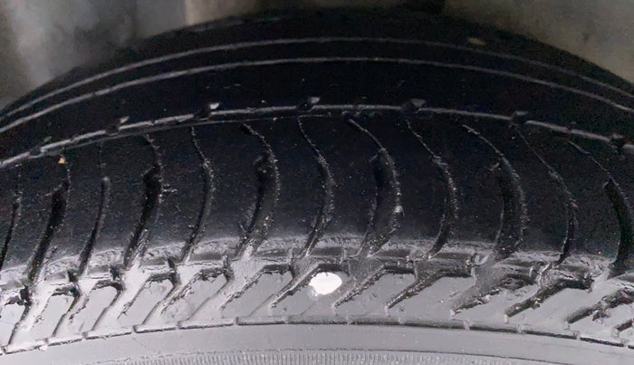 2010 Ford Figo 1.2 TITANIUM DURATEC, Petrol, Manual, 61,906 km, Right Rear Tyre Tread