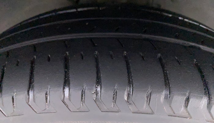 2010 Ford Figo 1.2 TITANIUM DURATEC, Petrol, Manual, 61,906 km, Right Front Tyre Tread