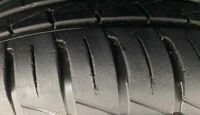 2023 Renault Kwid RXT 1.0 AMT, Petrol, Automatic, 8,910 km, Right Front Tyre Tread