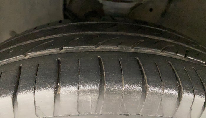 2017 Maruti IGNIS ZETA 1.2 AMT DUAL TONE, Petrol, Automatic, 68,102 km, Left Front Tyre Tread