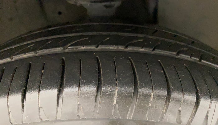 2017 Maruti IGNIS ZETA 1.2 AMT DUAL TONE, Petrol, Automatic, 68,102 km, Right Front Tyre Tread