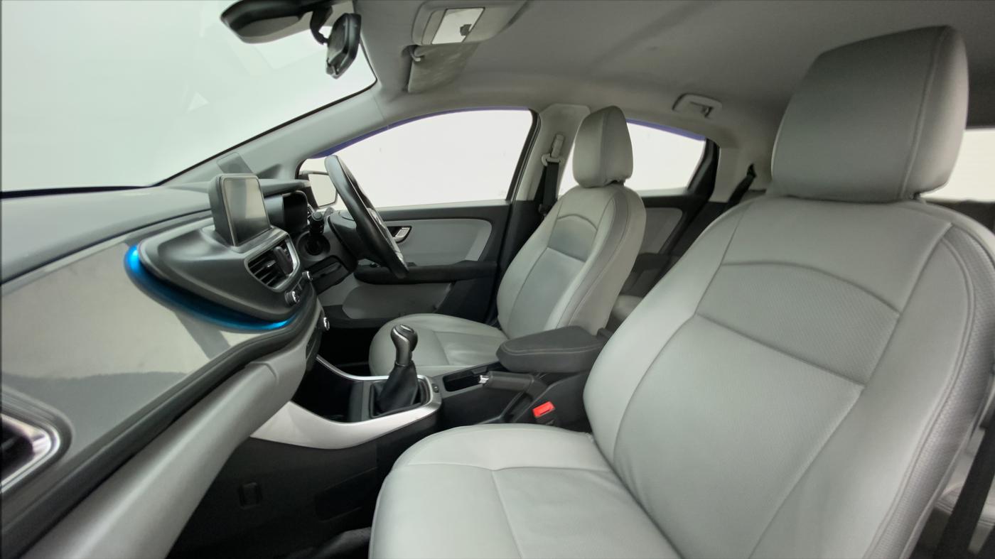 2020 Tata ALTROZ XZ 1.2, Petrol, Manual, 70,764 km, Right Side Front Door Cabin