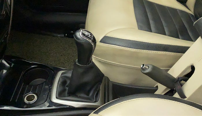 2014 Tata Zest XMS PETROL, Petrol, Manual, 56,112 km, Gear lever - Knob cover torn