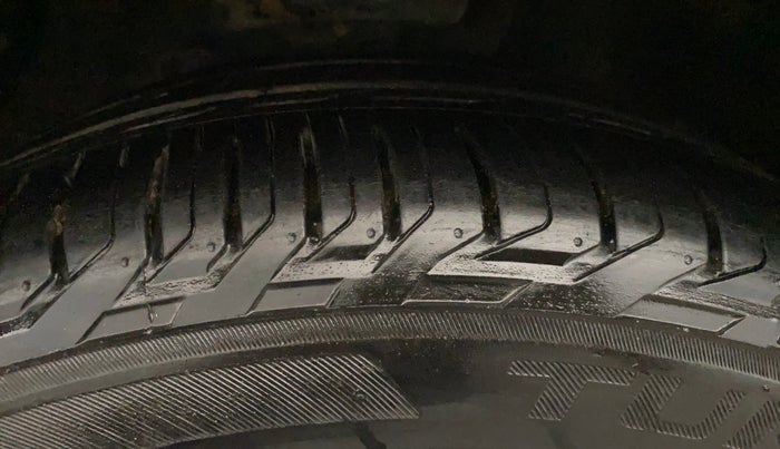 2022 MG ASTOR SAVVY 1.5 CVT, Petrol, Automatic, 90,017 km, Right Front Tyre Tread