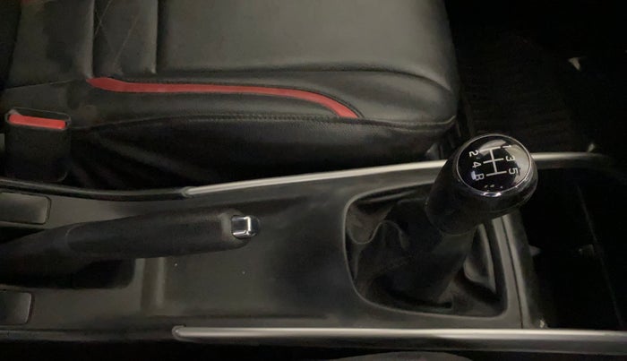 2018 Maruti Baleno DELTA PETROL 1.2, Petrol, Manual, 68,825 km, Gear Lever