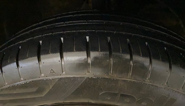 2018 Maruti Baleno DELTA PETROL 1.2, Petrol, Manual, 68,825 km, Right Front Tyre Tread