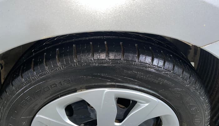 2018 Hyundai Eon SPORTZ, Petrol, Manual, 21,845 km, Right Front Tyre Tread