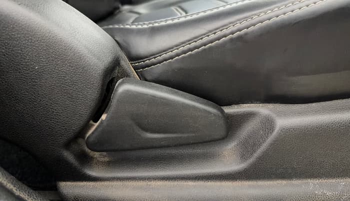 2022 Renault Kwid RXL, Petrol, Manual, 48,014 km, Driver Side Adjustment Panel