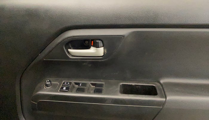 2019 Maruti New Wagon-R VXI 1.2, Petrol, Manual, 67,064 km, Driver Side Door Panels Control