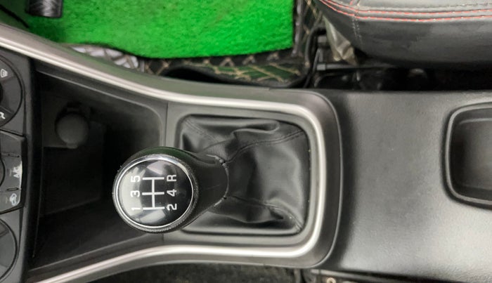 2021 Maruti S Cross SIGMA 1.5, Petrol, Manual, 98,356 km, Gear Lever