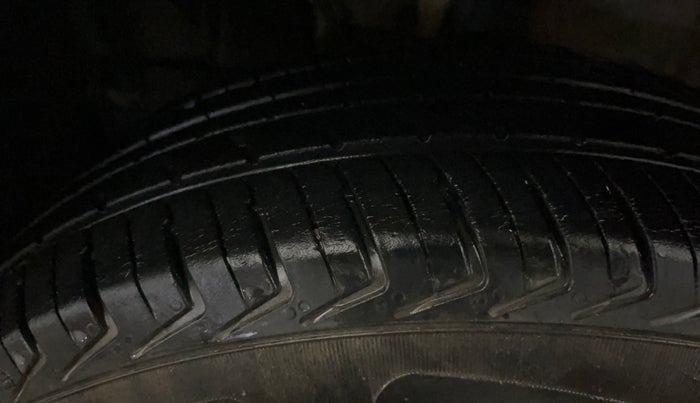 2022 Maruti New Wagon-R LXI 1.0, Petrol, Manual, 13,315 km, Left Front Tyre Tread