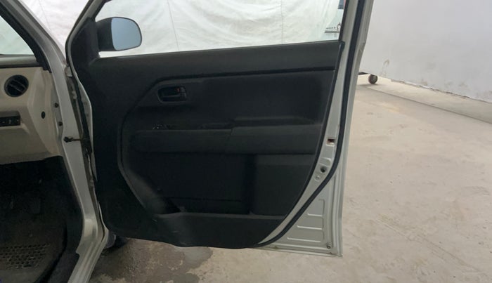 2022 Maruti New Wagon-R LXI 1.0, Petrol, Manual, 13,315 km, Driver Side Door Panels Control