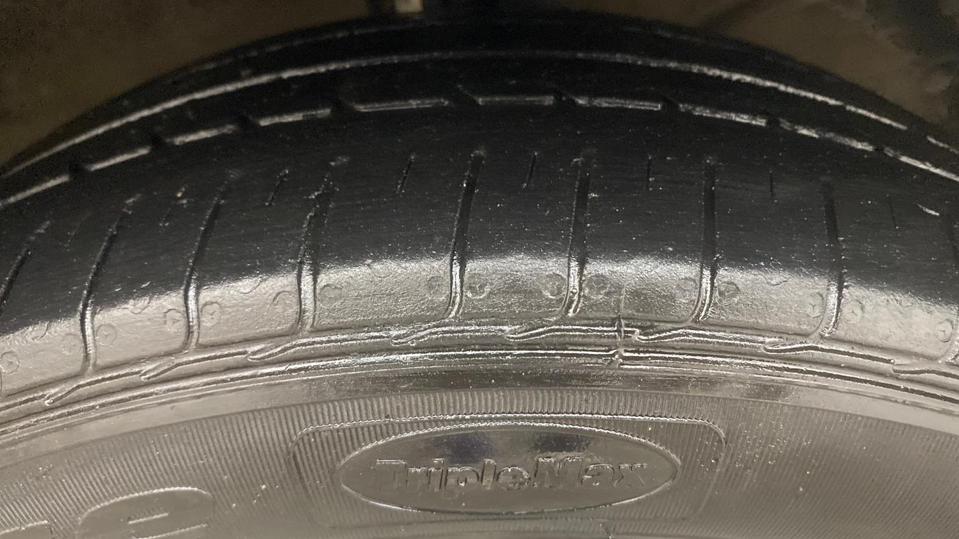 2017 Maruti Dzire ZDI PLUS, Diesel, Manual, 86,592 km, Right Front Tyre Tread