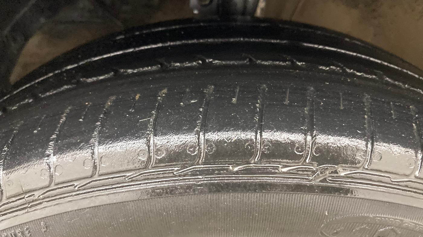 2017 Maruti Dzire ZDI PLUS, Diesel, Manual, 86,592 km, Left Front Tyre Tread