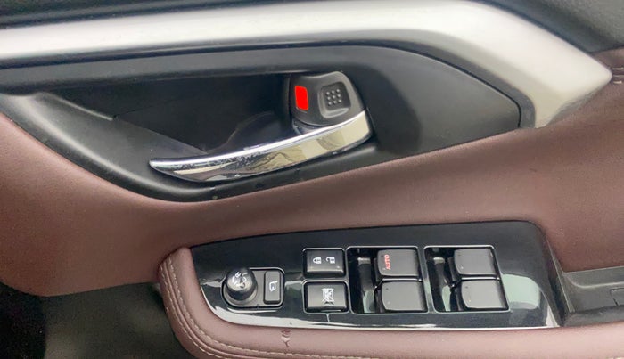 2022 Maruti Grand Vitara ALPHA SMART HYBRID AT, Petrol, Automatic, 18,513 km, Driver Side Door Panels Control