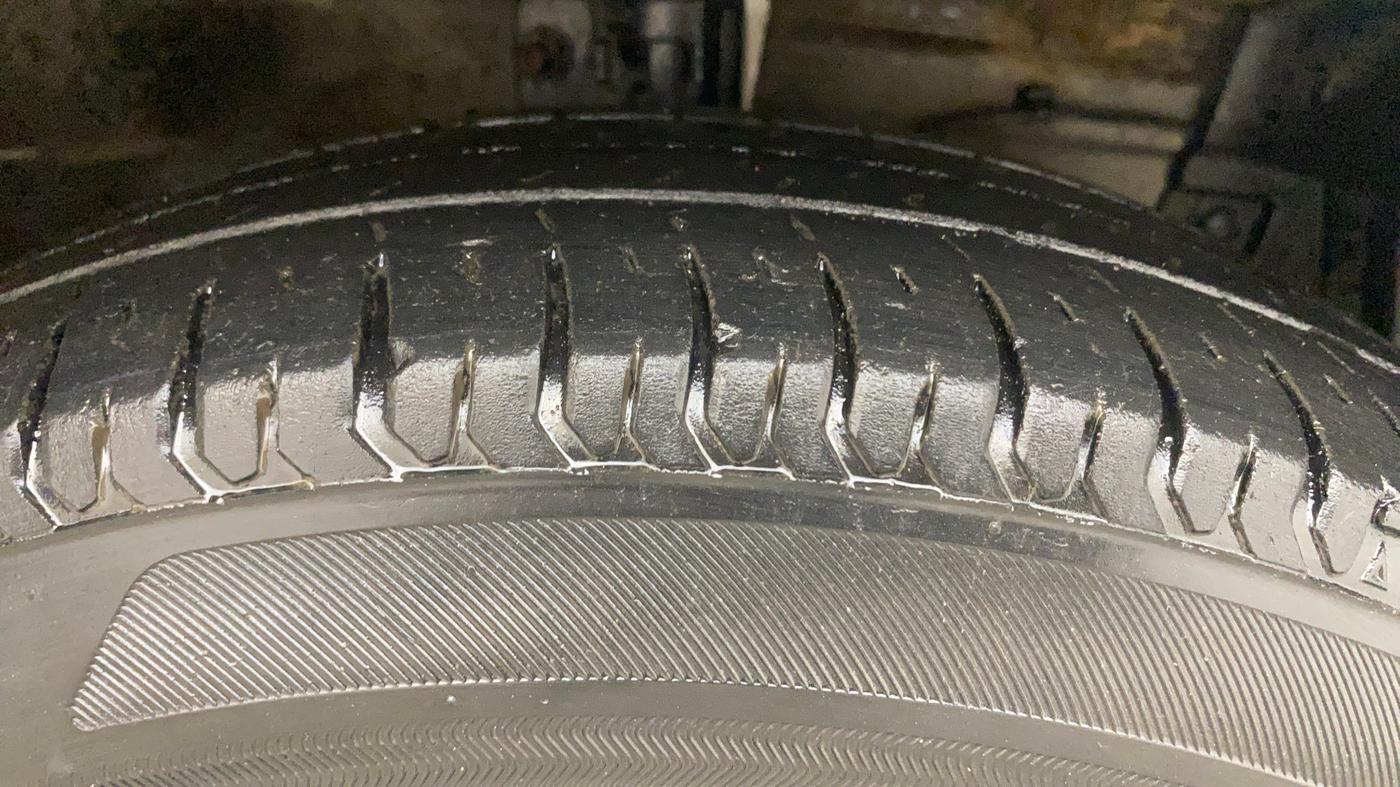2017 Maruti Swift Dzire VDI, Diesel, Manual, 76,206 km, Right Front Tyre Tread