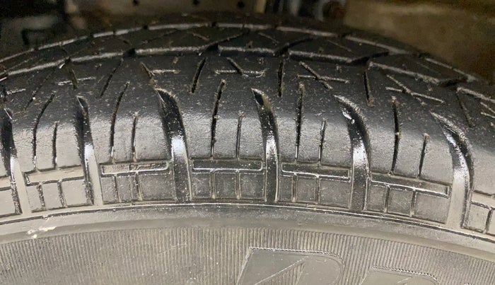 2017 Maruti Swift Dzire VDI, Diesel, Manual, 76,206 km, Left Front Tyre Tread