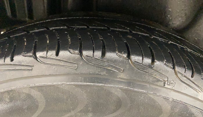 2017 Maruti Swift Dzire VDI, Diesel, Manual, 76,206 km, Right Rear Tyre Tread