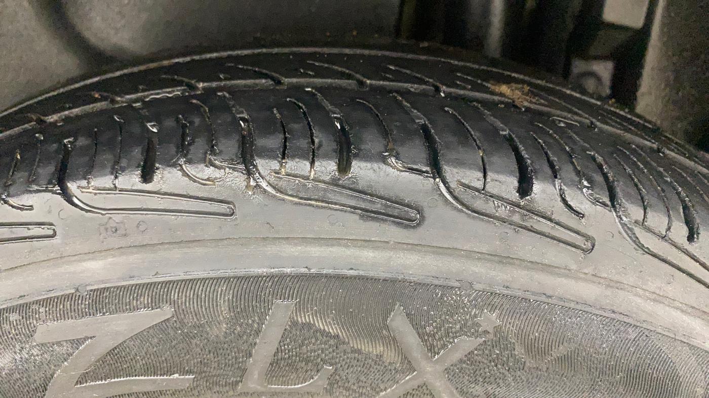 2017 Maruti Swift Dzire VDI, Diesel, Manual, 76,206 km, Left Rear Tyre Tread