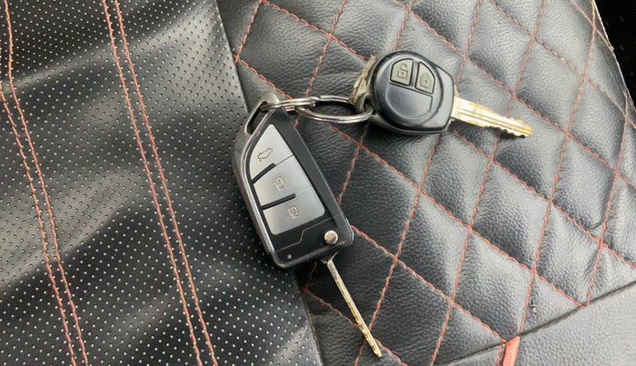 2017 Maruti Swift Dzire VDI, Diesel, Manual, 76,206 km, Key Close Up