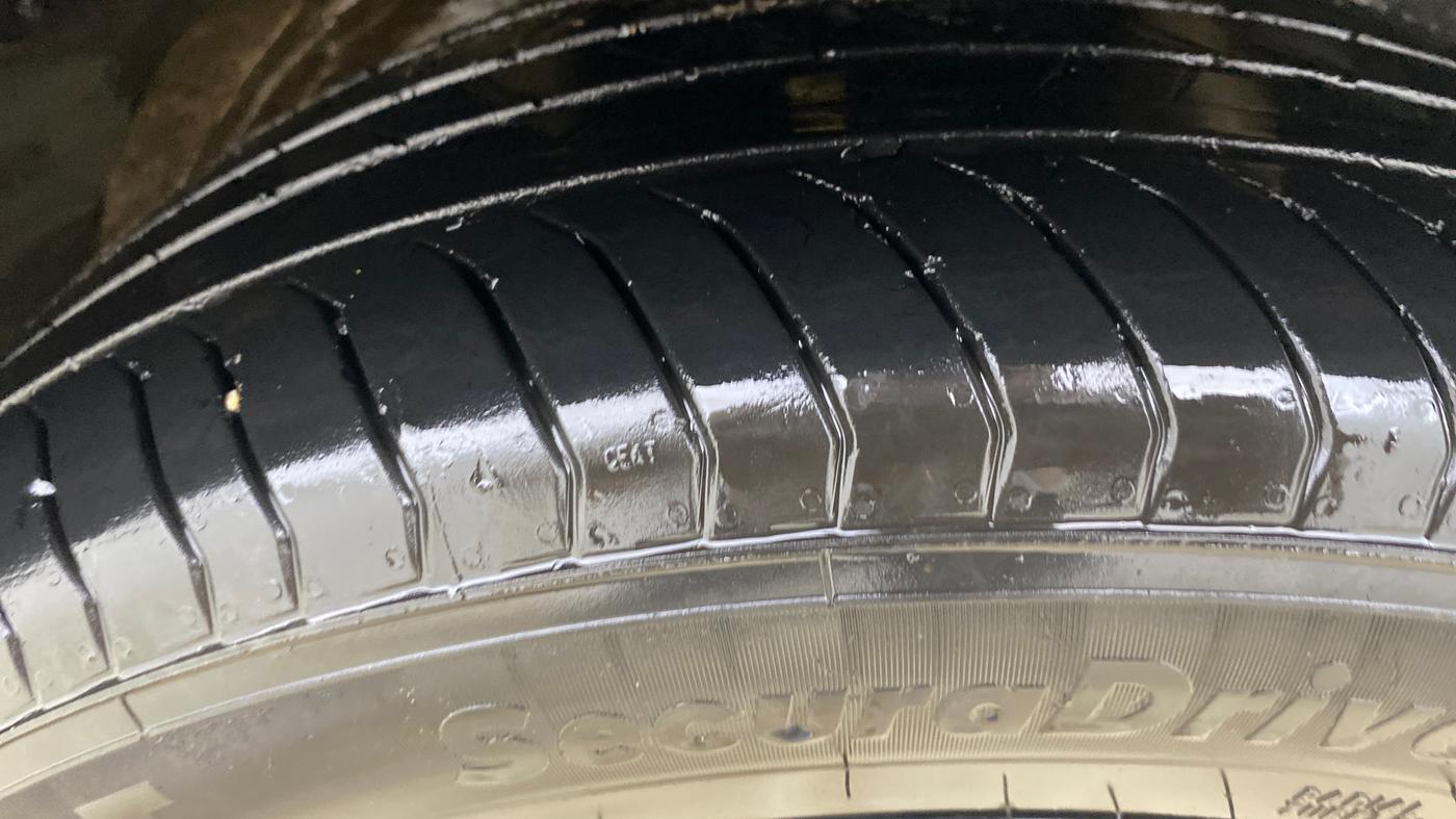2023 MG HECTOR PLUS SHARP PRO 2.0 TURBO DIESEL 7 STR, Diesel, Manual, 75,441 km, Right Front Tyre Tread